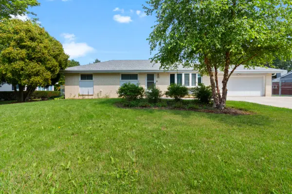 8826 S Patricia Blvd, Oak Creek, WI 53154