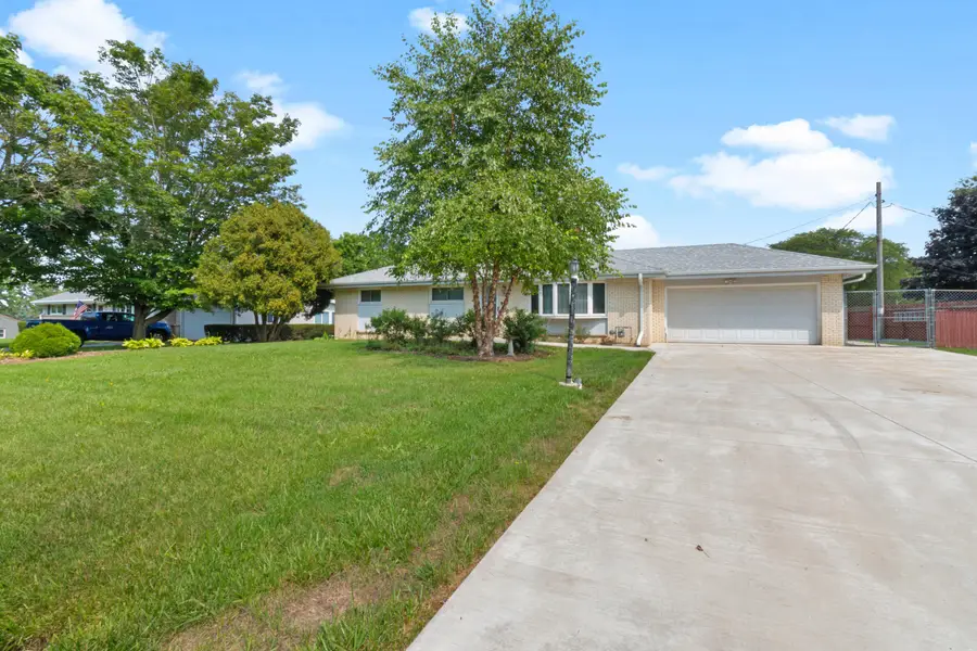 8826 S Patricia Blvd, Oak Creek, WI 53154 - #2