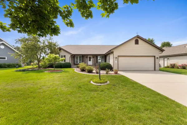 6871 S Dory Dr, Franklin, WI 53132