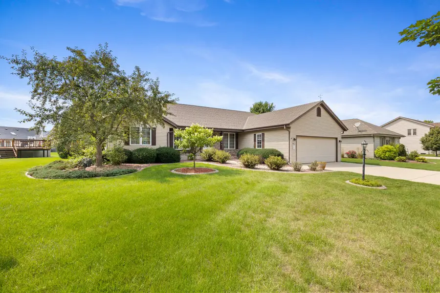 6871 S Dory Dr, Franklin, WI 53132 - #2