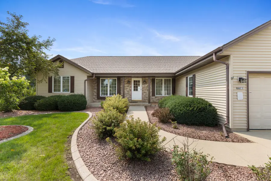 6871 S Dory Dr, Franklin, WI 53132 - #3