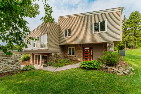 N57W26416 Mountain Meadows Dr, Lisbon, WI 53089