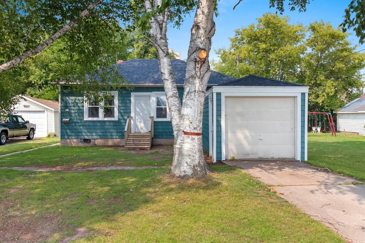 626 S 20th St, Manitowoc, WI 54220 - #1