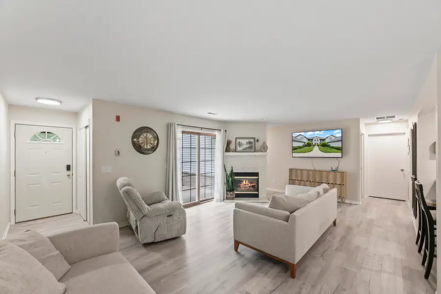 1097 Quinlan Dr, Pewaukee, WI 53072 - #3