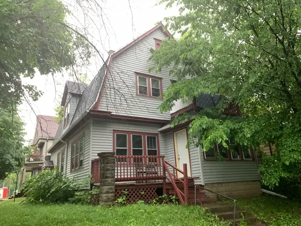 3203 W Vine St, Milwaukee, WI 53208