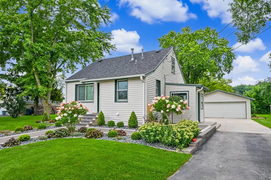 10126 S Judith Pl, Oak Creek, WI 53154 - #3