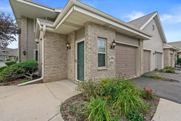 18650 Emerald Cir, Brookfield, WI 53045