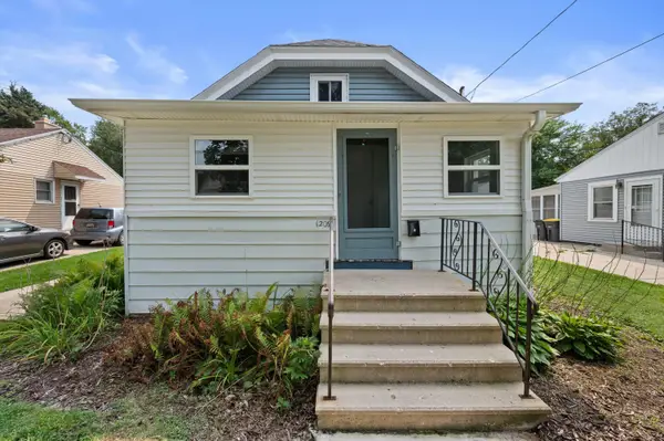 1209 Ellis St, Waukesha, WI 53186