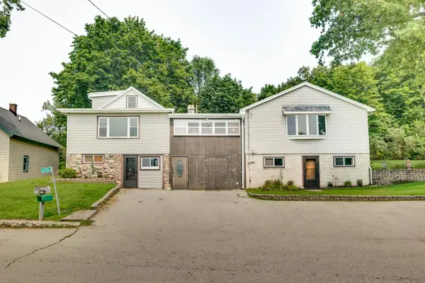 W345S10334 Wambold Rd, Eagle, WI 53149