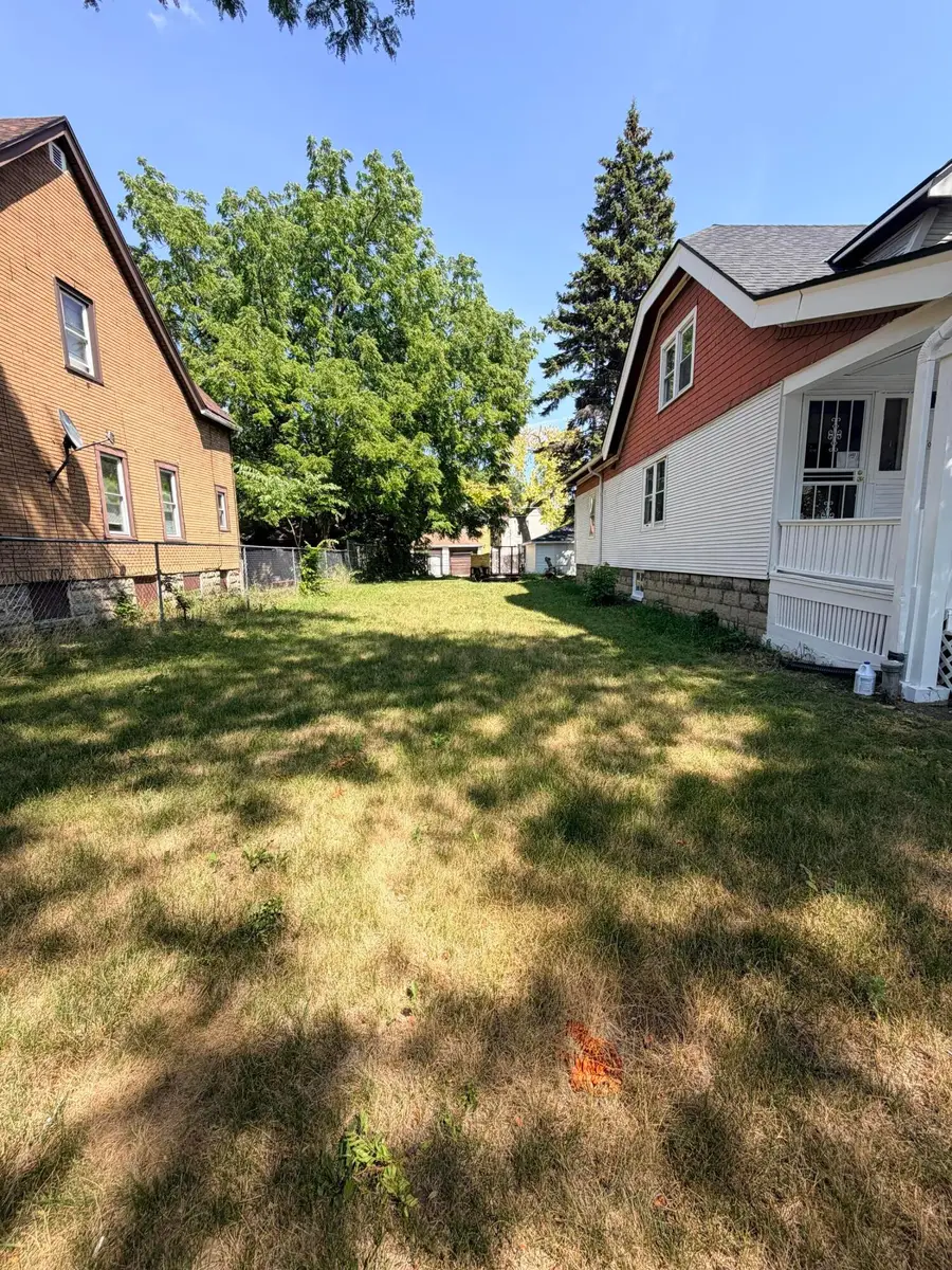 3050 N 24th Pl, Milwaukee, WI 53206 - #3