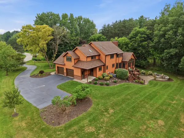 4730 Willow Creek Ln, Sheboygan, WI 53083