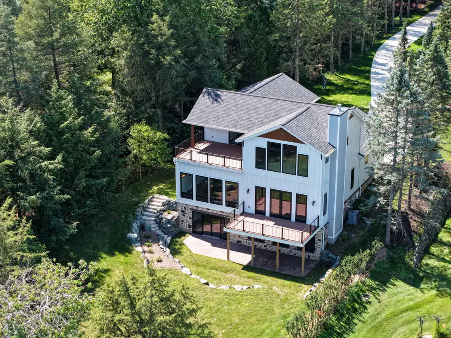 3244 N Interlaken Dr, Summit, WI 53066 - #2