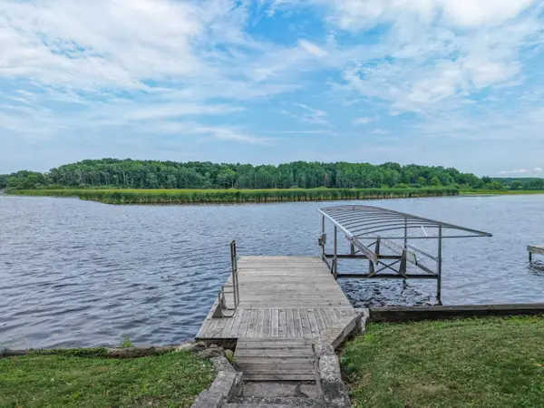 5725 E Peninsula Dr, Waterford, WI 53185