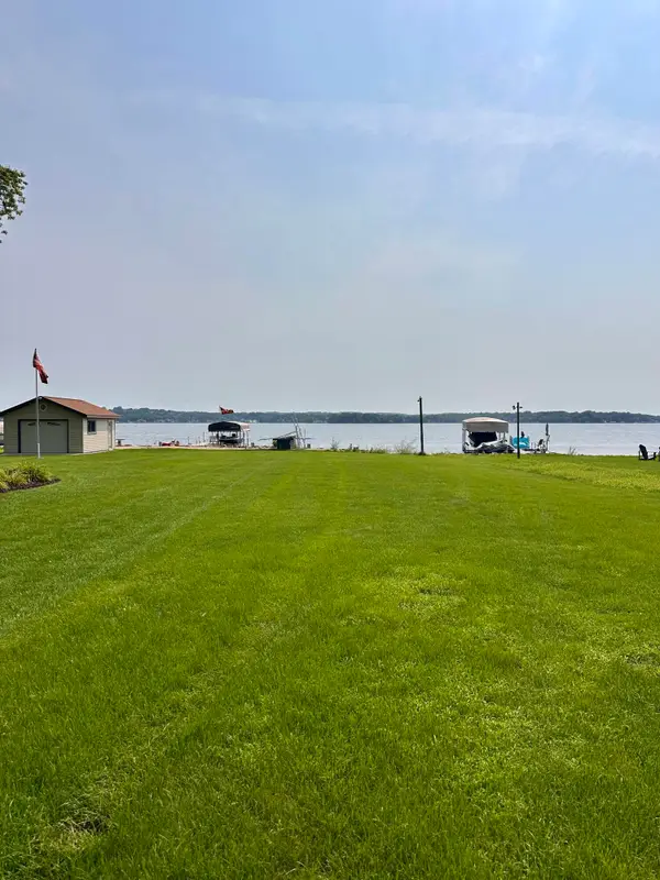 N38W27195 Parkside Rd, Pewaukee, WI 53072
