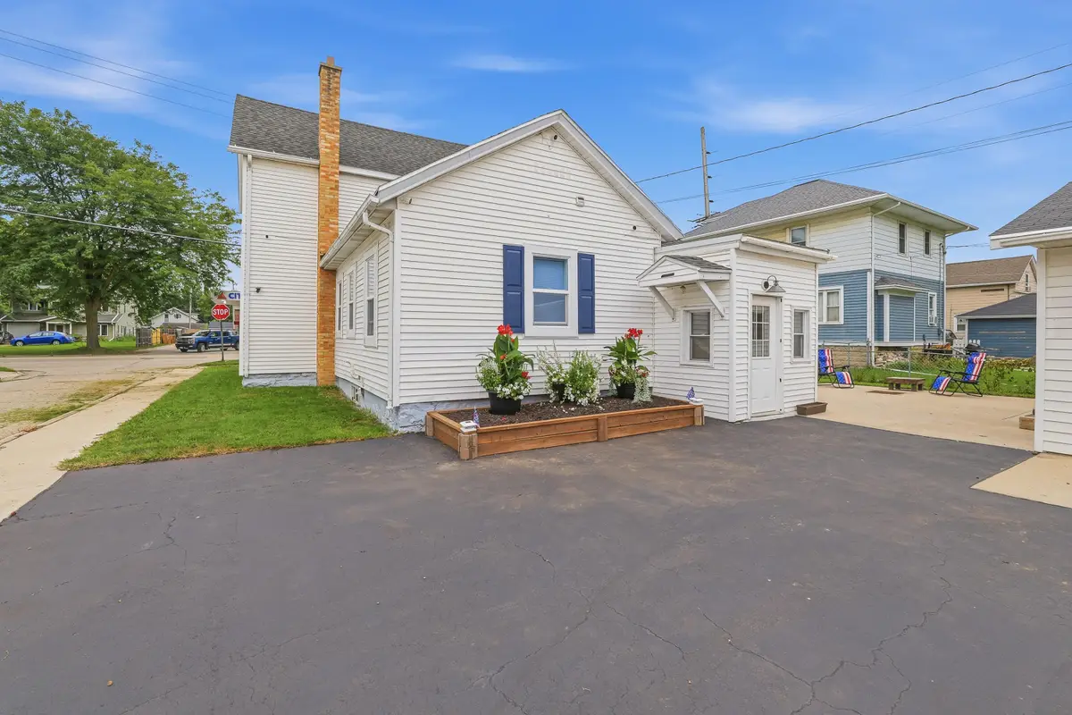 129 W Scott St, Fond Du Lac, WI 54935 - #1