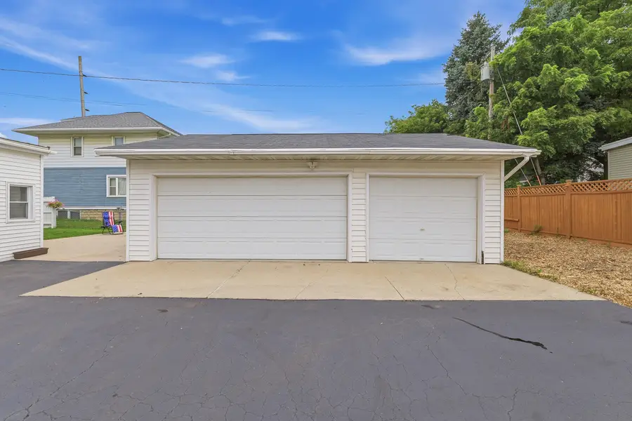 129 W Scott St, Fond Du Lac, WI 54935 - #3