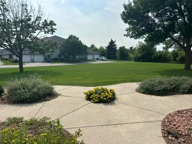 827 Quinlan Dr, Pewaukee, WI 53072 - #3
