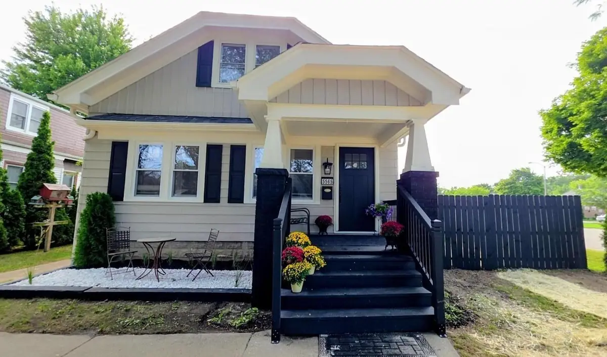 5565 N 32nd St, Milwaukee, WI 53209 - #1