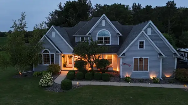 25811 91st St, Salem Lakes, WI 53168