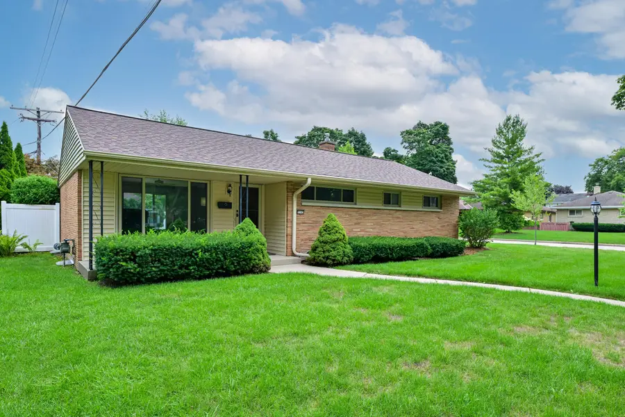 8143 W Raymond Ln, West Allis, WI 53219 - #2
