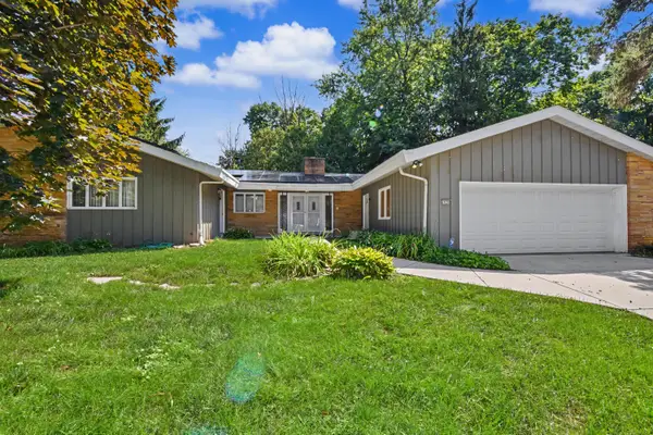 6920 N Beech Tree Dr, Glendale, WI 53209