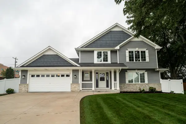 165 E Golden Ln, Oak Creek, WI 53154