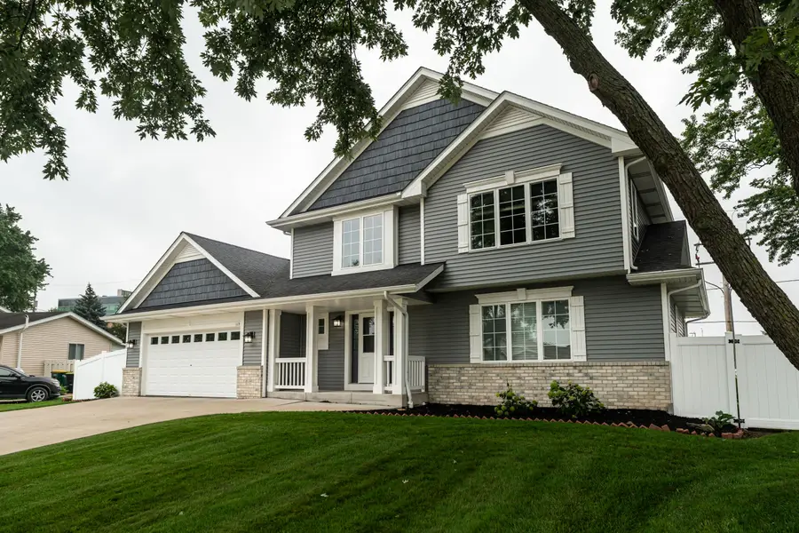 165 E Golden Ln, Oak Creek, WI 53154 - #2