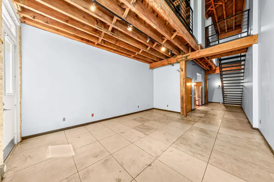 904 E Pearson St, Milwaukee, WI 53202 - #3