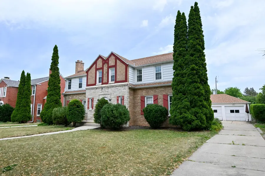 616 N 104th St, Wauwatosa, WI 53226 - #2