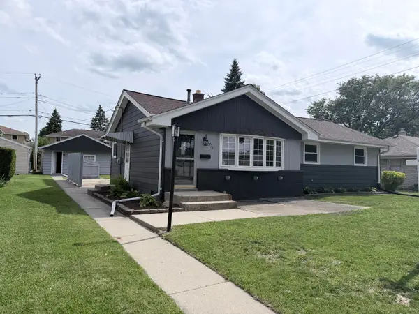 7713 W Verona Ct, Milwaukee, WI 53219