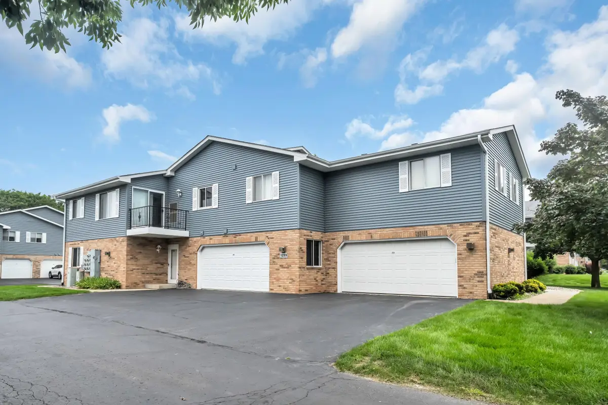 1255 N Sunnyslope Dr, Mount Pleasant, WI 53406 - #1