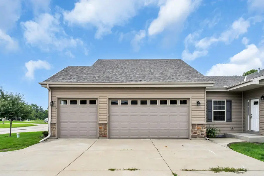 916 Langdon Ct, Mount Pleasant, WI 53406 - #2