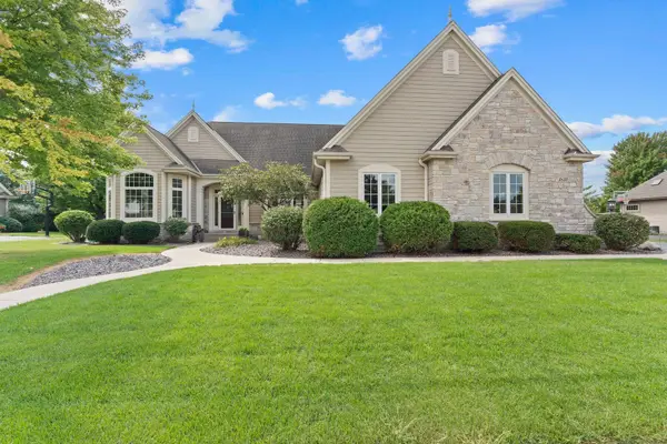 1833 River Lakes Rd S, Oconomowoc, WI 53066