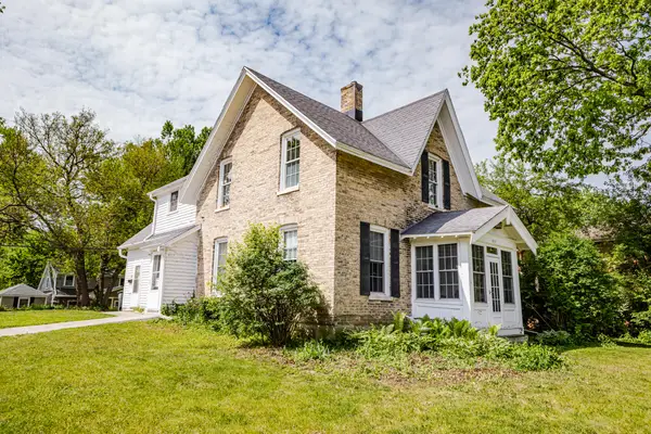 8513 W North Ave, Wauwatosa, WI 53226