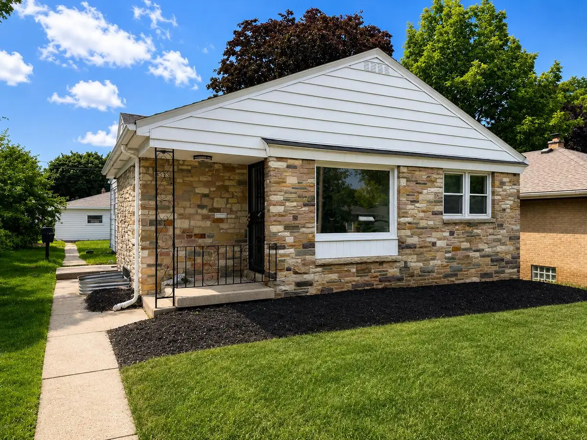 4533 N 73rd St, Milwaukee, WI 53218 - #1