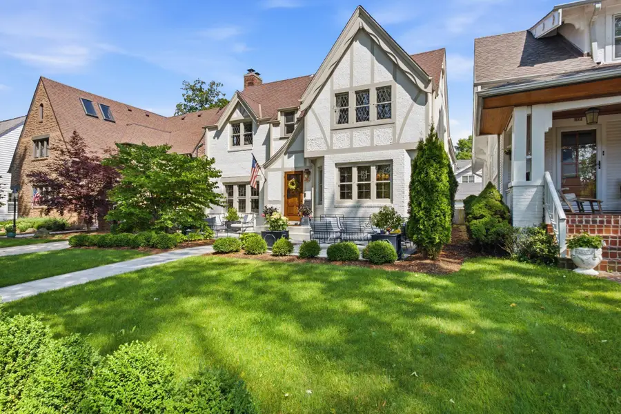 840 E Birch Ave, Whitefish Bay, WI 53217 - #2