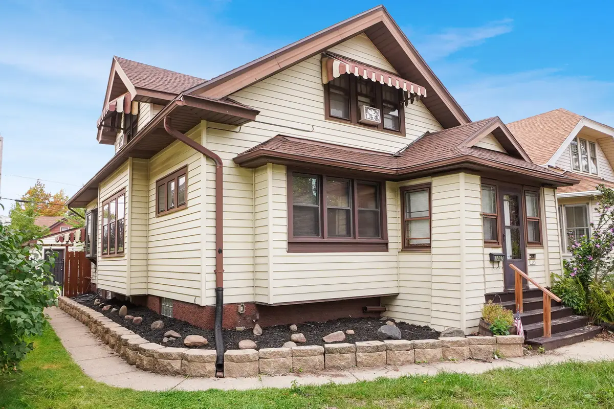 1205 S 74th St, West Allis, WI 53214 - #1