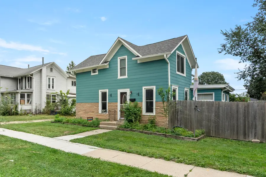 414 Almeron St, Evansville, WI 53536 - #2