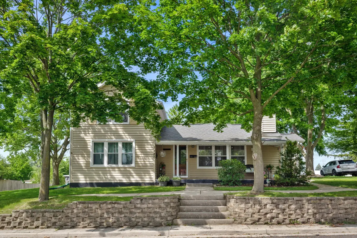 1120 11th Ave, Union Grove, WI 53182 - #1