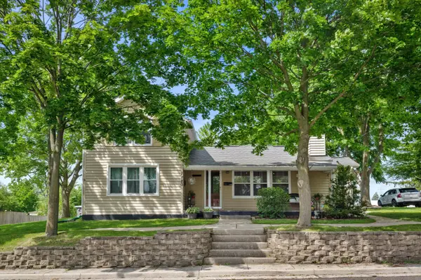 1120 11th Ave, Union Grove, WI 53182
