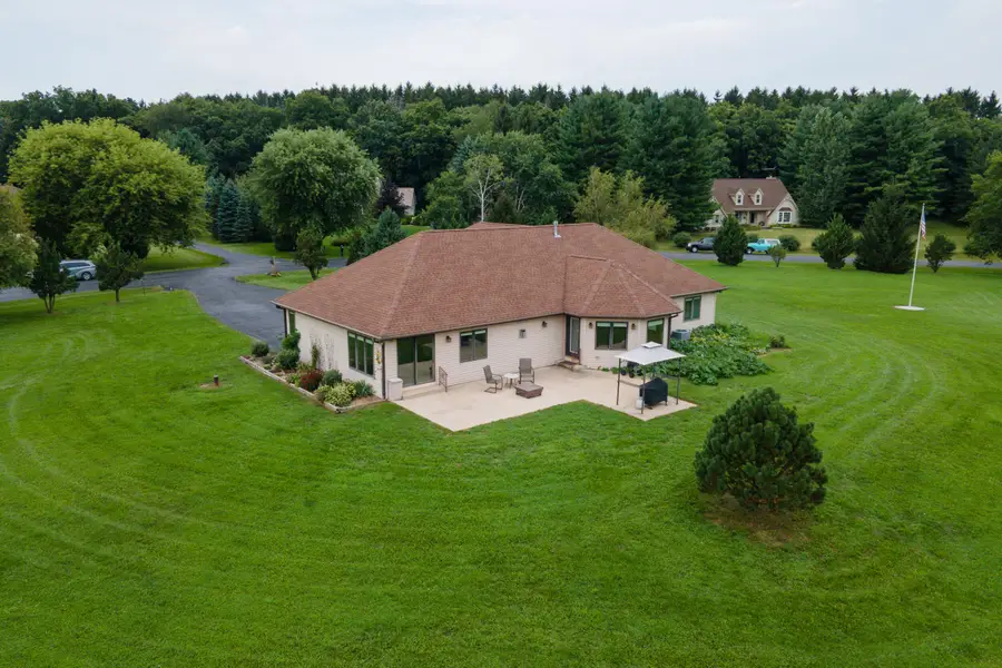 W5355 Gladhurst Ln, Elkhorn, WI 53121 - #2