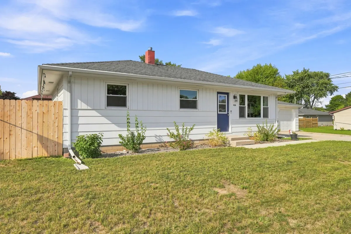 4016 Wildwood Dr, Manitowoc, WI 54220 - #1