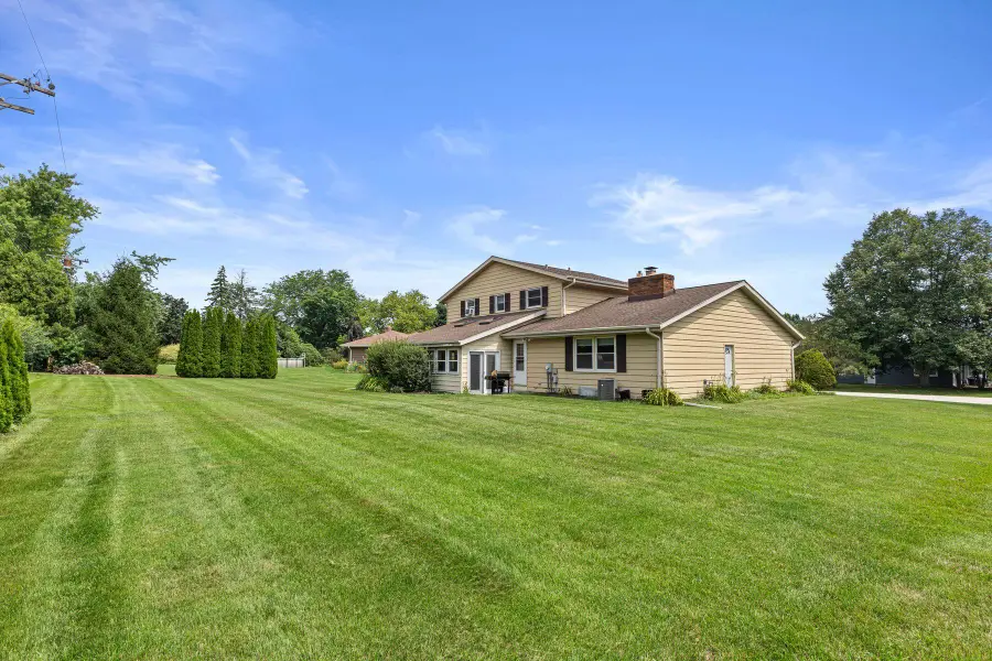 4008 Mallard Ln, Mount Pleasant, WI 53405 - #2