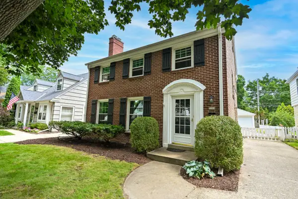 5264 N Kent Ave, Whitefish Bay, WI 53217