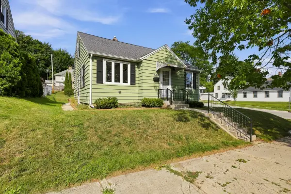 1704 S 9th St, Sheboygan, WI 53081