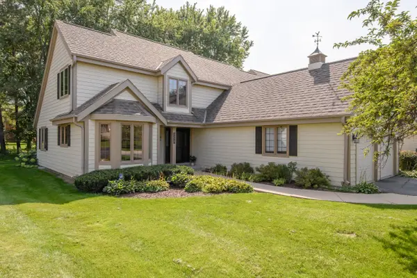 18465 St Andrew Ct, Brookfield, WI 53045
