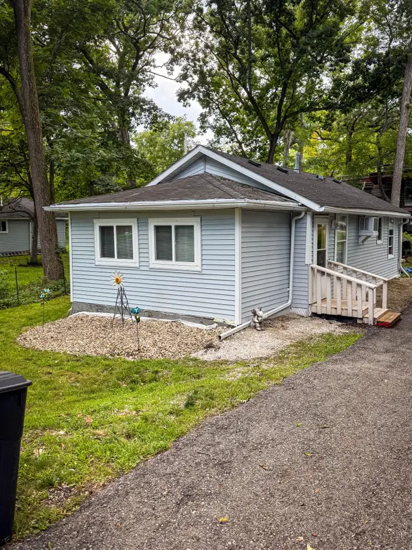 2908 Circle Dr, Burlington, WI 53105