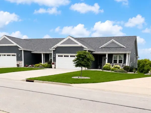 1878 Farmlane Dr, Slinger, WI 53086