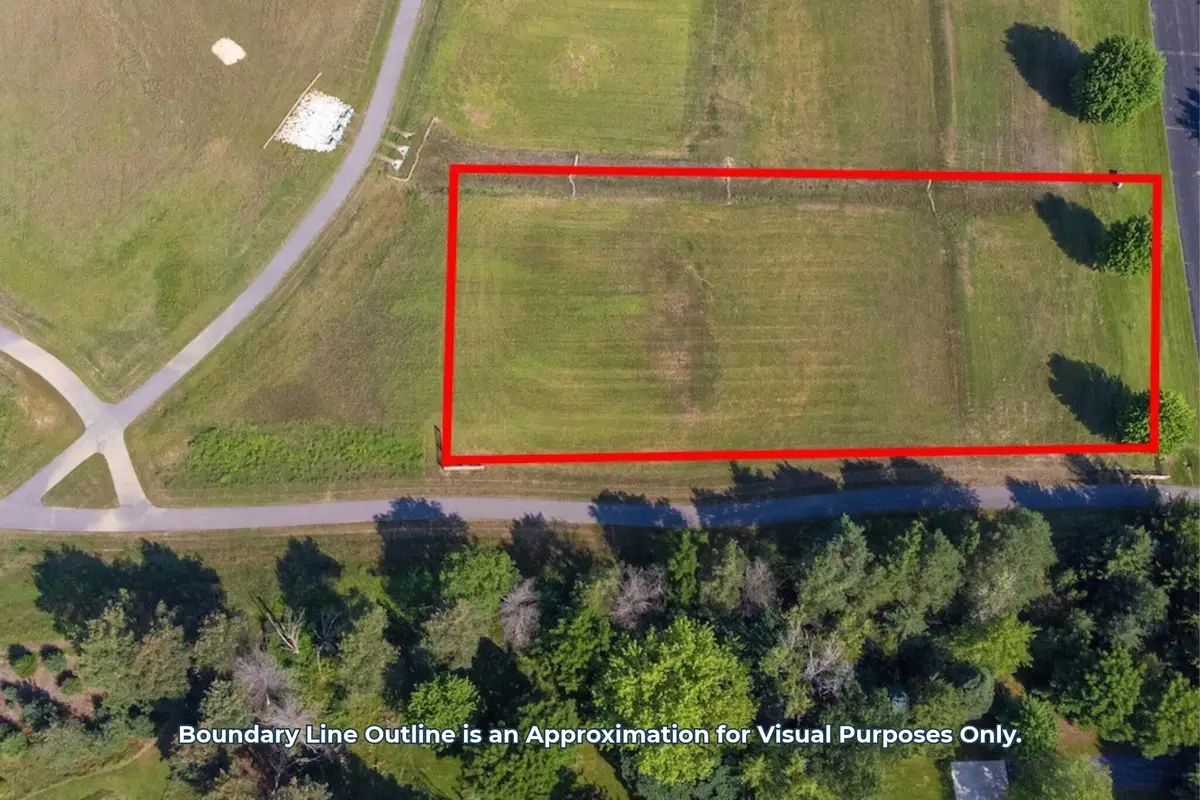 705 S Wayfare Trl, Summit, WI 53066 - #1
