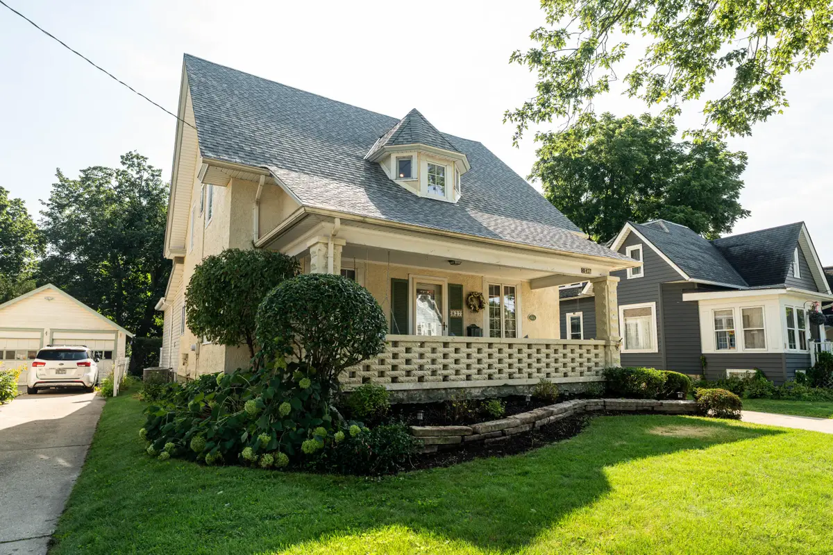 827 Oakland Ave, Waukesha, WI 53186 - #1